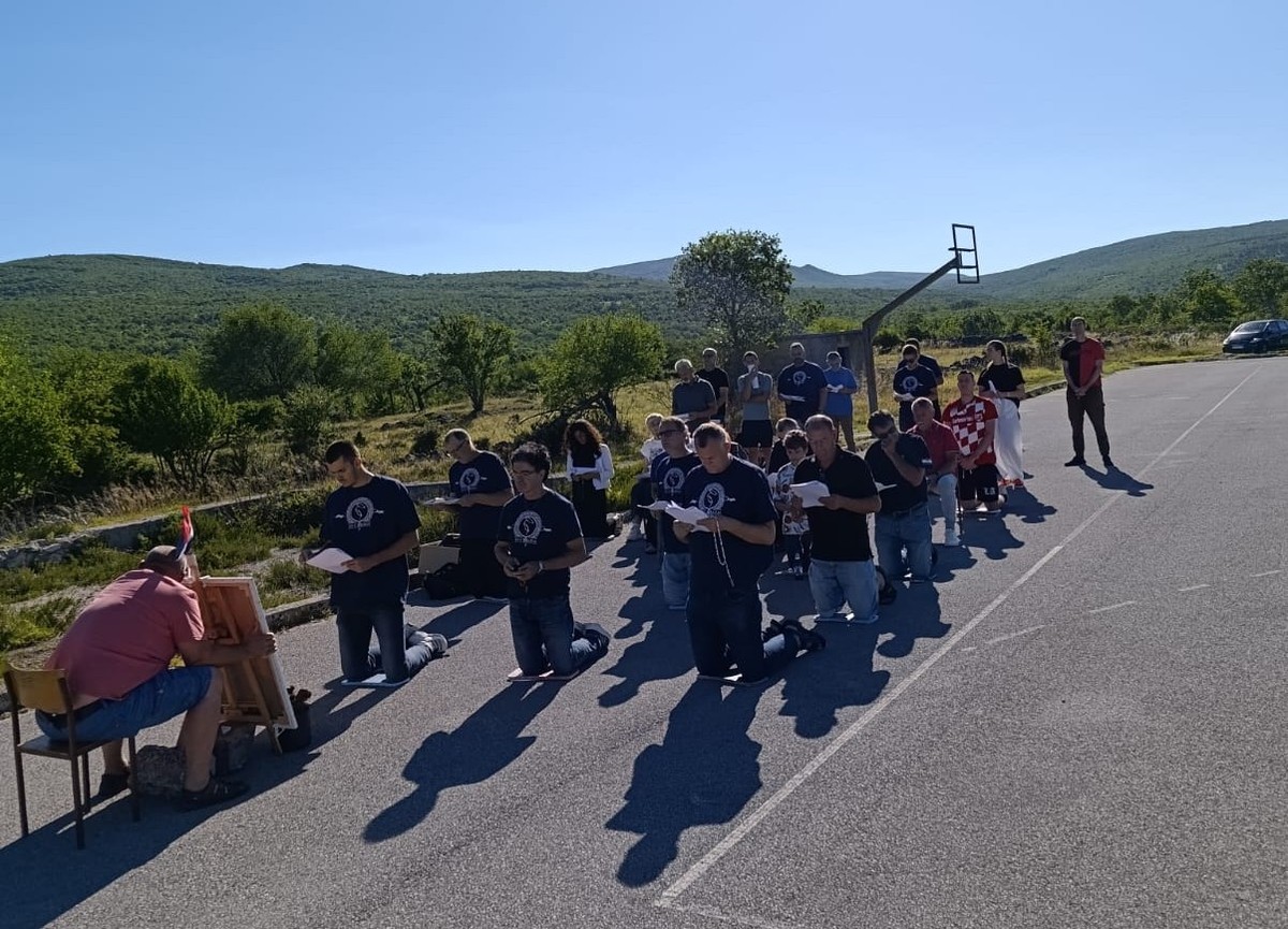 Ozdravio oboljeli dječak, roditelji vjeruju kako su uslišane njihove javne molitve krunice kod Trilja