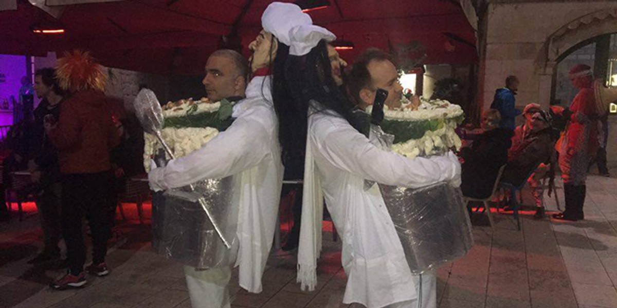 VIDEO Splićani kao Krnju zapalili - dva mobitela, Ivan Pernar i Ava Karabatić zapjevali Zečićev hit 'Ima li nade za nas'