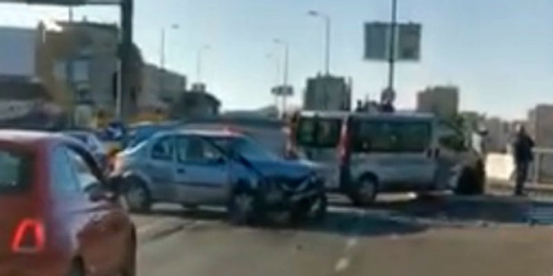 GUŽVE U VUKOVARSKOJ Sudarili se auto i kombi, pogledajte video