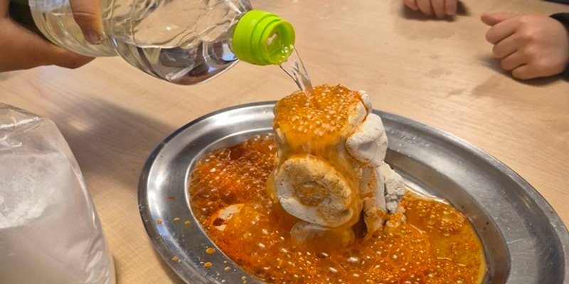 Mali znanstvenici u akciji: Vulkani eruptirali u knjižnici, znanje raslo cijeli tjedan