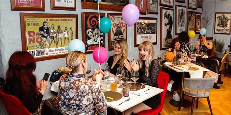 Provedite Dan žena uz slikarsku radionicu, vinsku večer i DJ-a u Kinoteka food and baru