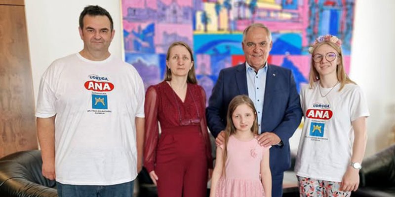 Župan Blaženko Boban pridružuje se djeci na radionici o viziji županije
