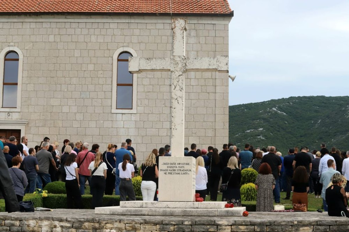 Sahrana sestara Kelam | foto: Veljko Martinović