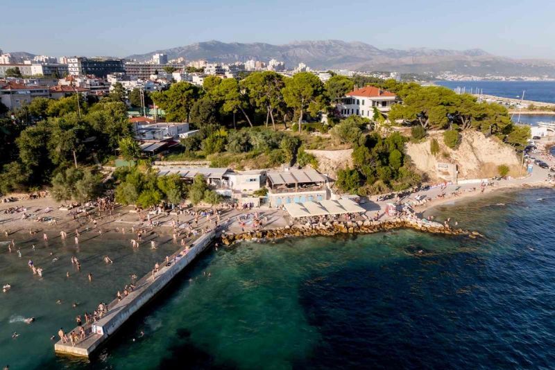  Paiz Beach Bar & Lounge 
