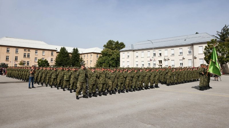 FOTO/VIDEO Ročnici trećeg naraštaja na temeljnoj vojnoj obuci ponosno prisegnuli Domovini