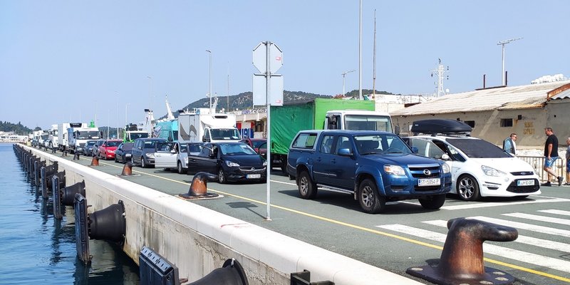 VIDEO Prve ljetne gužve u splitskoj Trajektnoj luci