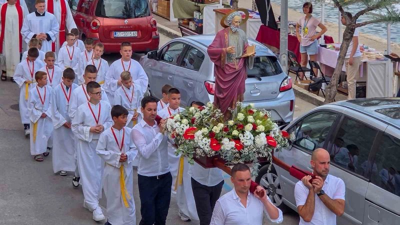 FOTOGALERIJA Kaštel Novi slavio svoga zaštitnika: Pogledajte atmosferu svetkovine sv. Petra