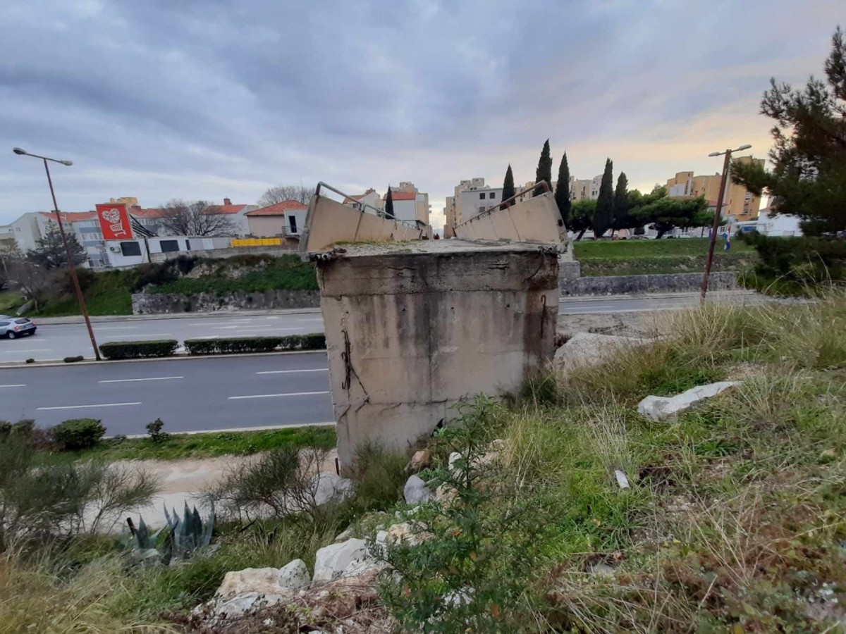 IDEJA ZA SPLIT 'Srušite pješački most koji spaja Visoku i Mertojak'