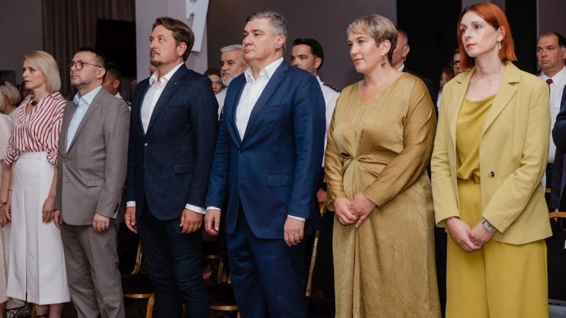 FOTOGALERIJA Supetar svečanom sjednicom obilježio Dan grada i blagdan sv. Petra i Pavla