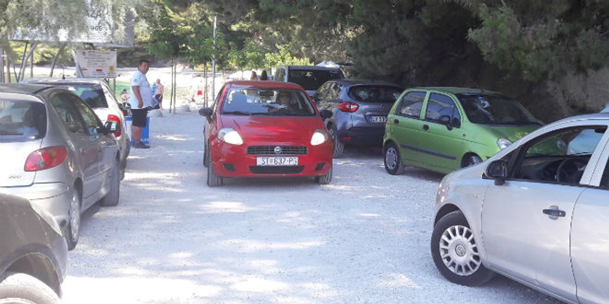 Zaštitar na Kašjunima izazvao bijes vozača, koncesionar Dolić poručuje da samo uvodi red