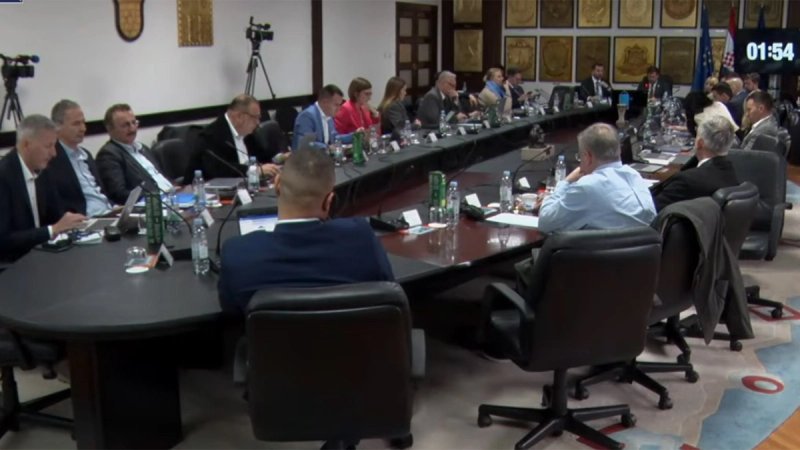 UŽIVO GRADSKO VIJEĆE Srušen kvorum, svi vijećnici odlaze