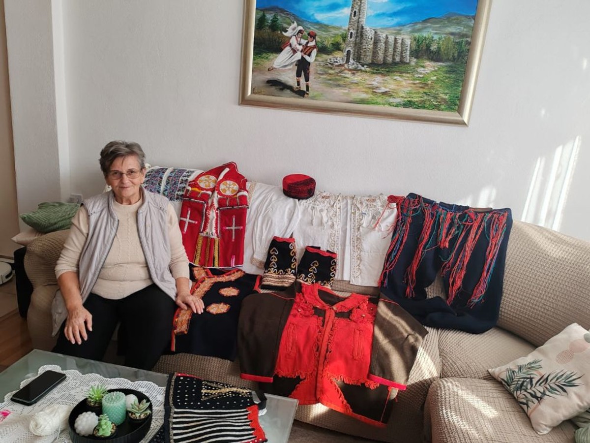 FOTOGALERIJA Bake čuvaju tradiciju izrade nošnji - ponos vrličkog kraja u svakoj niti