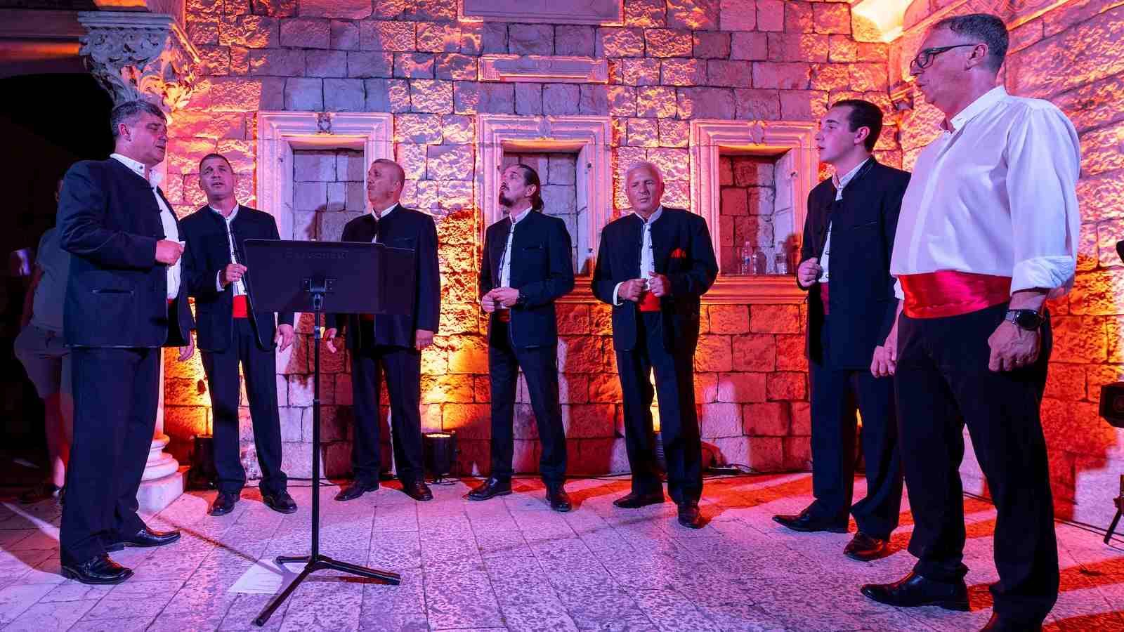 Trogirsko kulturno ljeto nastavlja u velikom stilu: Ljetni karneval, Matko i Brane te Marko Pecotić i Silvia Dvornik predvode novi tjedan