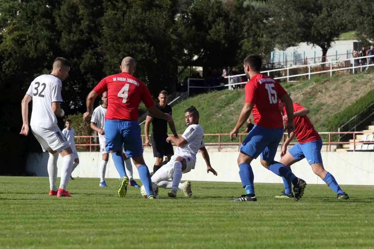 Utakmica u Žrnovnici | foto: Veljko Martinović
