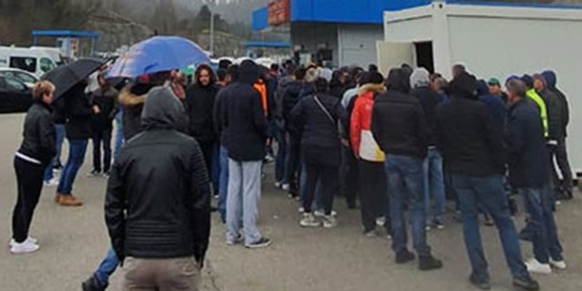 SPLIĆANKA O KAOSU NA GRANICI: 'Drže nas od sedam ujutro, nemamo gdje oprati ruke, a u autobusu je i dvogodišnja beba'