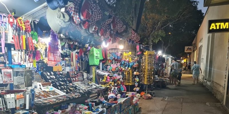 VLASNICI ŠTANDOVA NA ISTOČNOJ OBALI 'Ne igrajte nam se s egzistencijom'