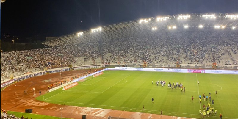 VIDEO: Torcida s aplauzom i pjesmom 'j... te Dinamo' ispratila hajdukovce