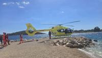 VIDEO Snimke dramatičnog spašavanja na Šolti: Helikopter je sletio na plažu, micali su se stolovi, stolice, reklame...