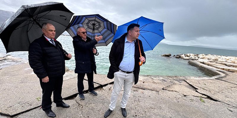 FOTO/VIDEO Nakon olujnog juga Kaštela zbrajaju štete