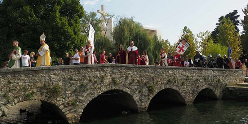 OD GOSPINA OTOKA DO ŠUPLJE CRKVE Odana počast Jeleni 'Slavnoj' i Dmitru Zvonimiru!