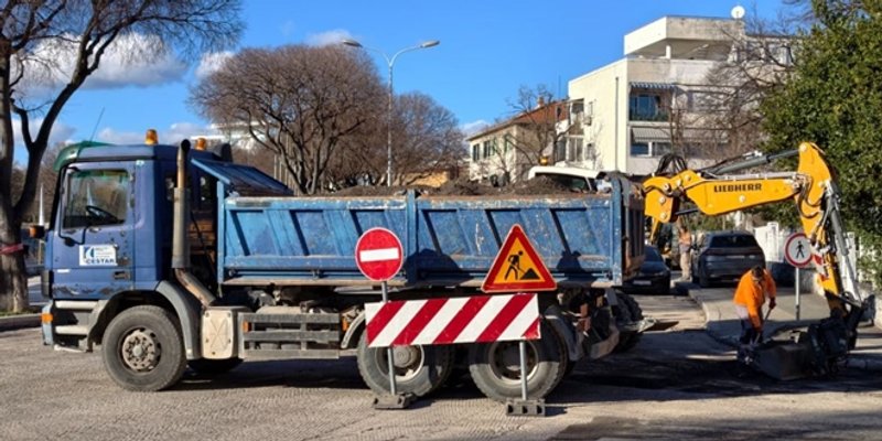 FOTOGALERIJA Uređuje se i asfaltira Osječka ulica, ima li rješenja za problematično raskrižje?