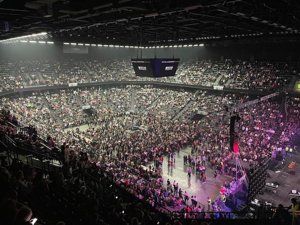 FOTO/VIDEO: Splitska publika pokazala kako im malo za sriću triba, fantastičan koncert Doris Dragović