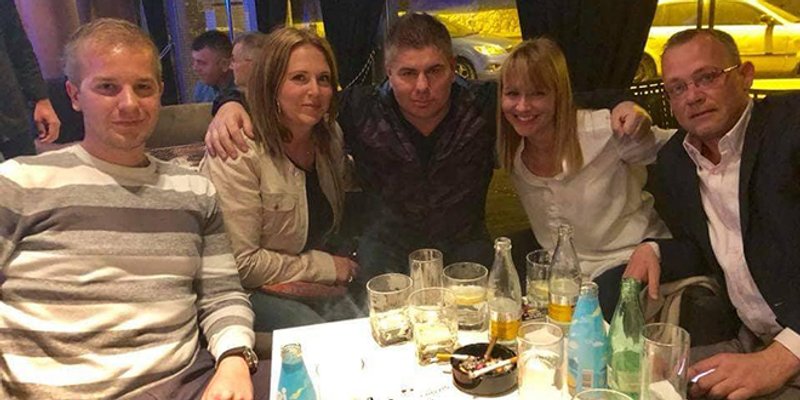 Martin Pauk za istim stolom s Brunom Esih, Zlatkom Hasanbegovićem, Sandrom Perković i Velimirom Bujancem