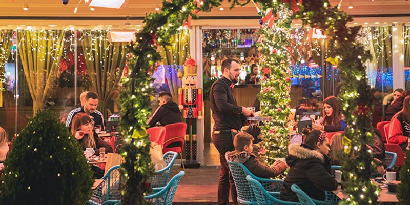 PARADISO Božićna bajka počela je sinoć u preuređenom baru u centru Splita