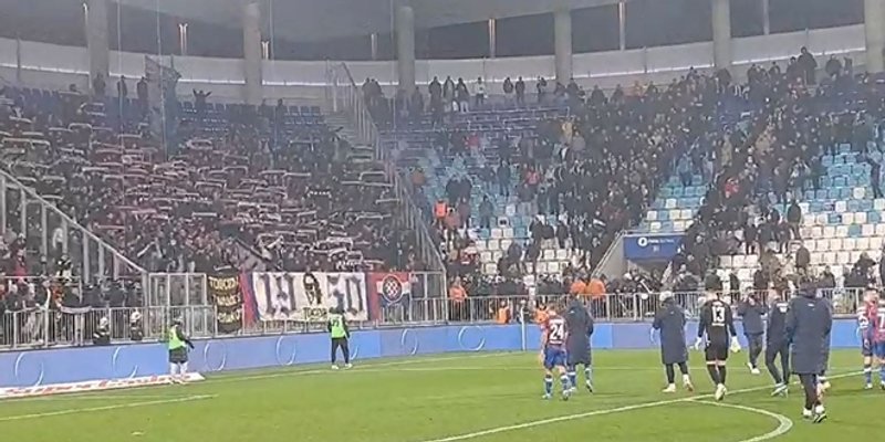 VIDEO Pogledajte kako su navijači Hajduka ispratili igrače u Osijeku