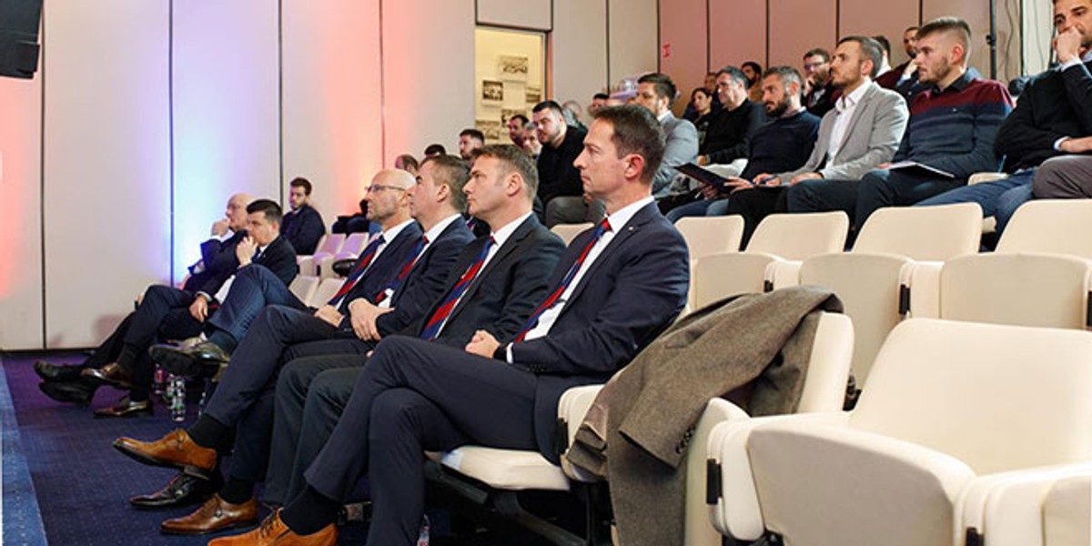 KRAJ SKUPŠTINE HAJDUKA Jakobušić: Vodstvo HNS-a kaže 'nogometna obitelj'. Onda bi to trebala biti i naša obitelj, naša familija, ali mi tu ne osjećamo poštovanje!