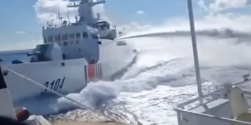 VIDEO Dva kineska broda sudarila se tijekom potjere za filipinskim brodom