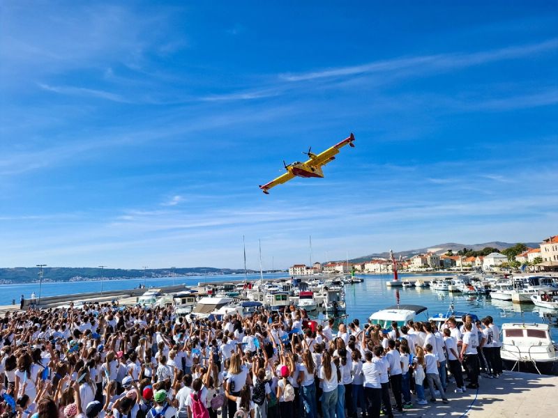U Kaštel Starom snimljene jubilarne 1000. i 1001. Milenijska fotografija Šime Strikomana