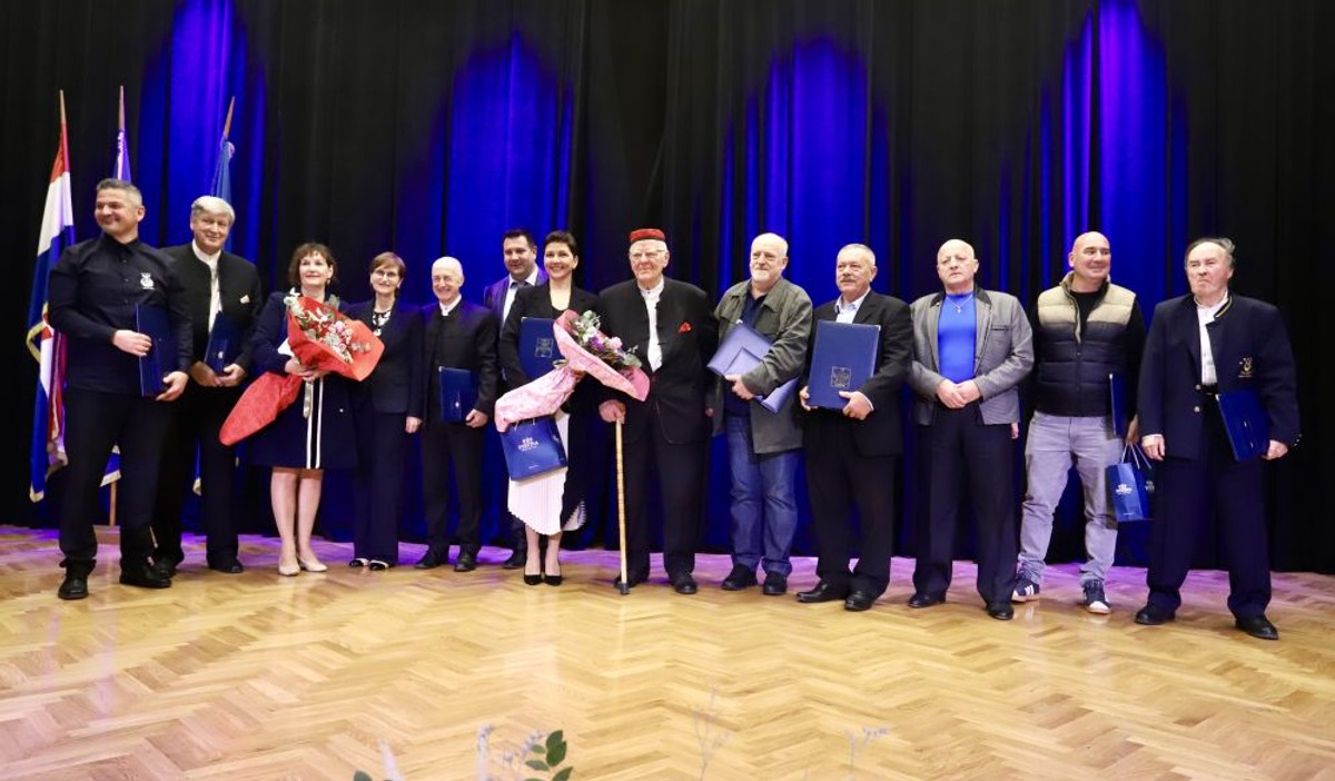 Svečana sjednica kaštelanskog Gradskog vijeća | foto: Veljko Martinović