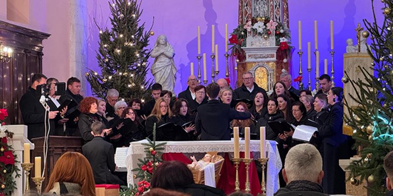Božićni koncert održan u obnovljenoj crkvi u Dolu na Braču