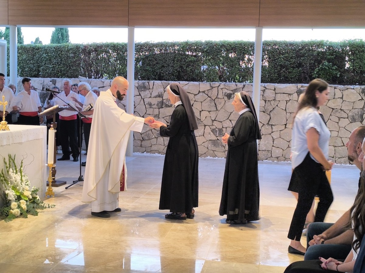 Prostor za oproštaj od pokojnika u Podstrani