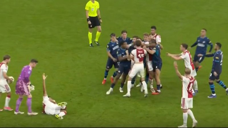 PSV svladao Ajaxa, Perišić smirivao tučnjavu, zabio i Bajraktarević!