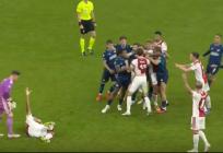 Psv svladao Ajaxa, Perišić smirivao tučnjavu, zabio i Bajraktarević!