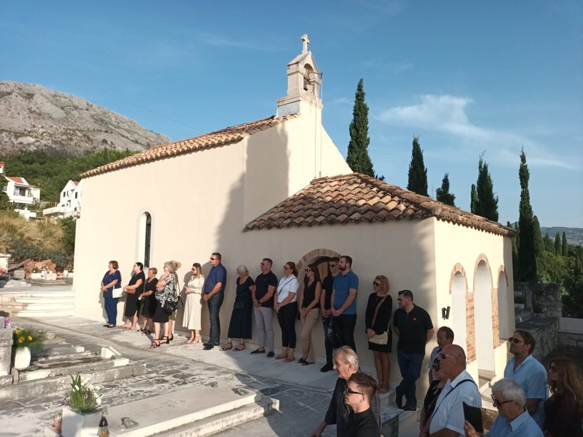 Ispraćaj Mile Hrnića | foto: Veljko Martinović