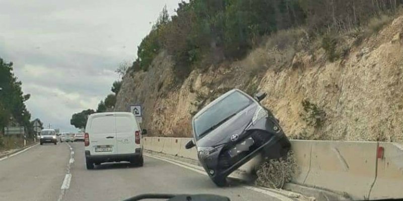 NEVJEROJATNO Bura otpuhala Toyotu na betonski odbojnik
