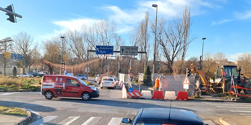 OGROMNA GUŽVA Zbog radova na Solinskoj širini autobusi kasne i više od sat vremena