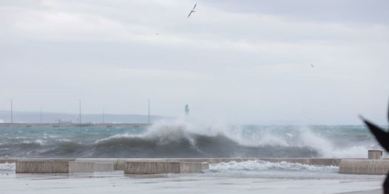 PROGNOZA ZA DALMACIJU Jugo u jačanju na jako i olujno
