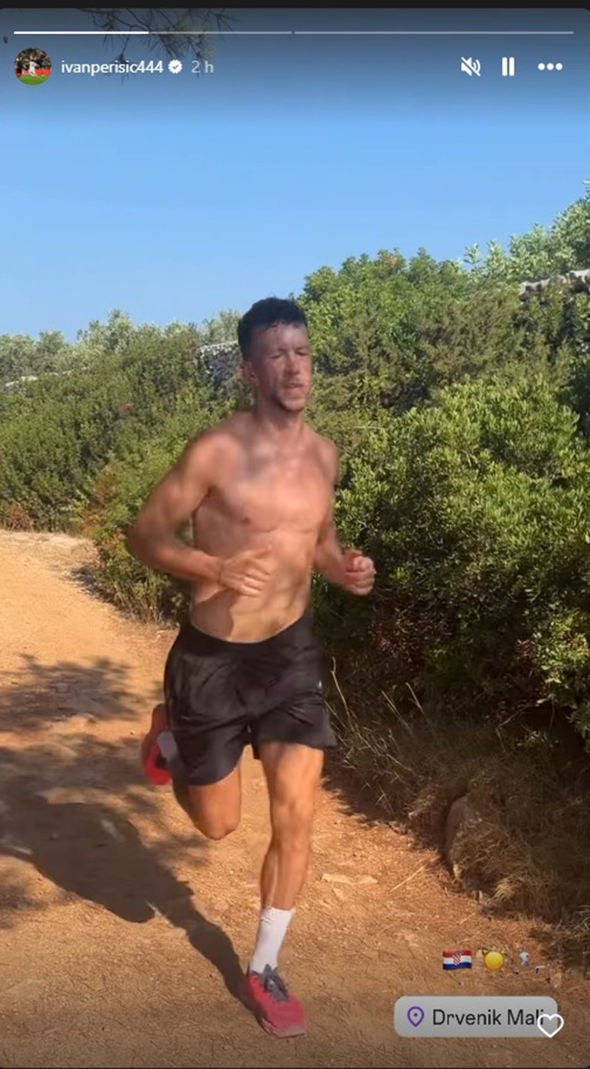 Ni velika vrućina mu ne smeta za trkački trening