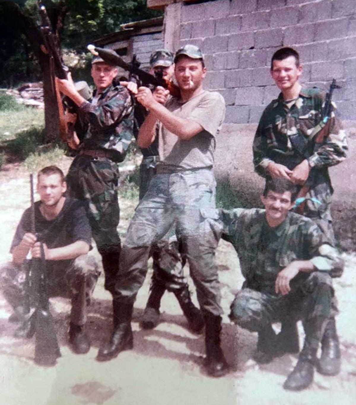 PRIČA ZA FILM Ranjen čekao dolazak četnika, odlučio se raznijeti kada mu priđu, a onda se pojavio poseban čovjek...