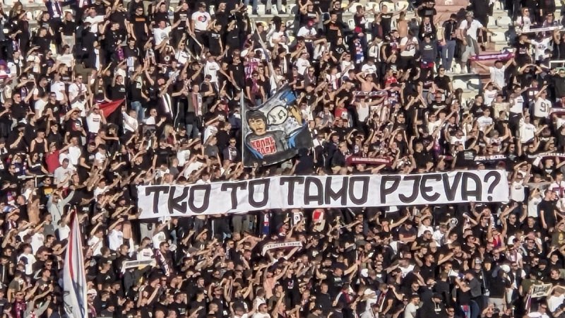 Torcida podigla poruku