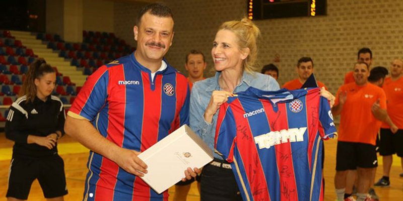 FOTOGALERIJA: Veterani Hajduka odigrali protiv DES-a humanitarnu utakmicu