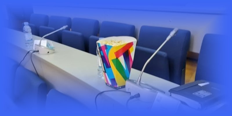 Odlazak teškaša, politički ofsajdi i kampanja koja je napokon živnula 