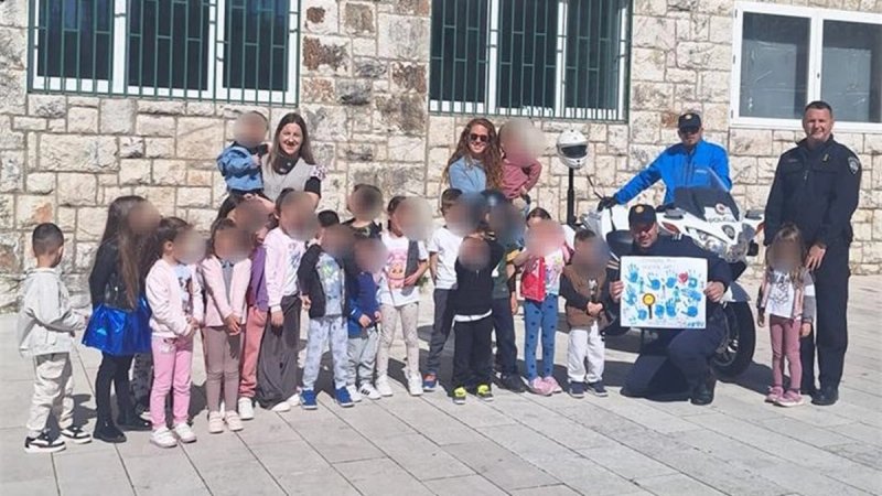 Imotski policajci posjetili vrtić u Zagvozdu