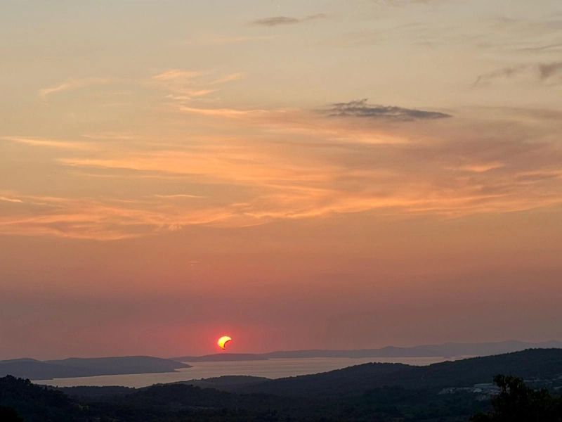 FOTOGALERIJA Čitatelji su nam poslali fotografije pomrčine Sunca iz cijele Hrvatske, čak i iz inozemstva
