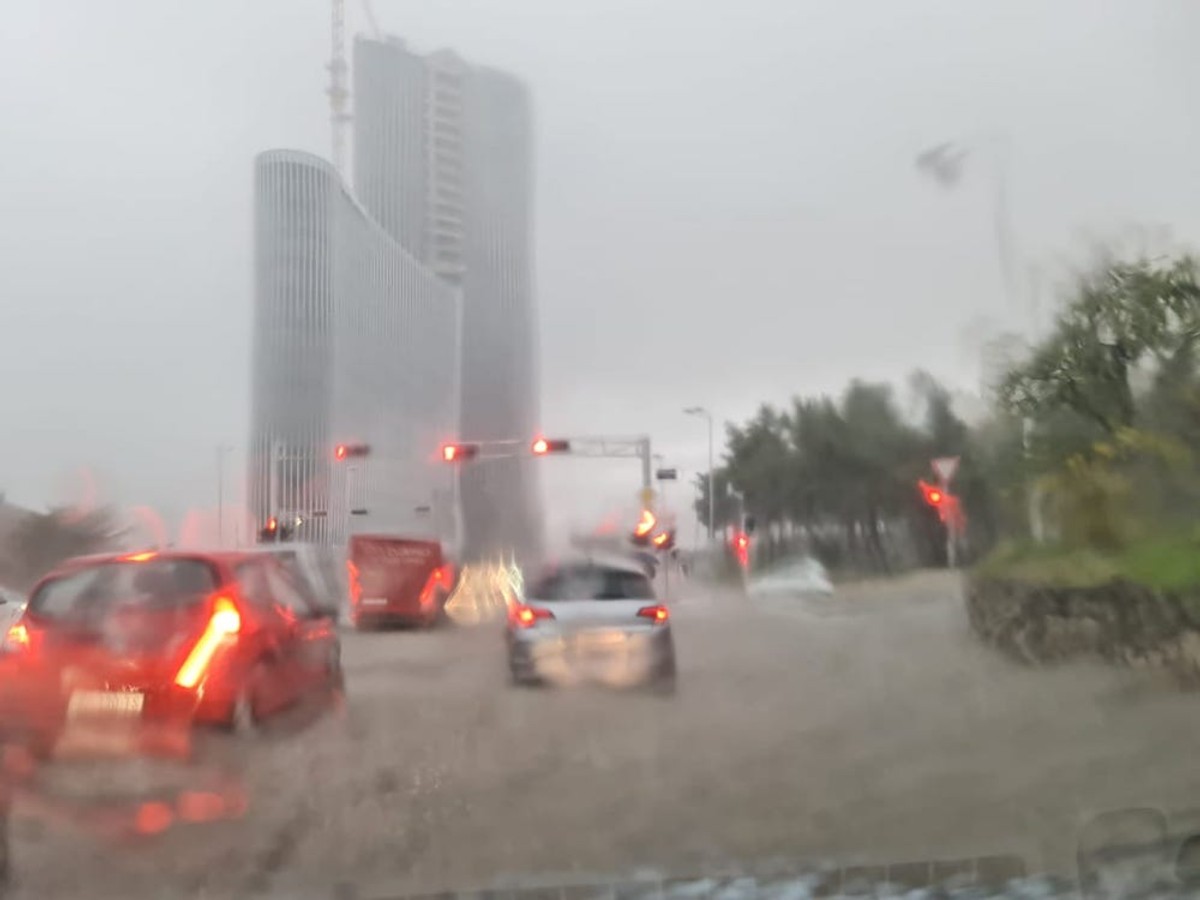 POTOP NA SPLITSKIM CESTAMA: U gradu je kaos zbog kiše