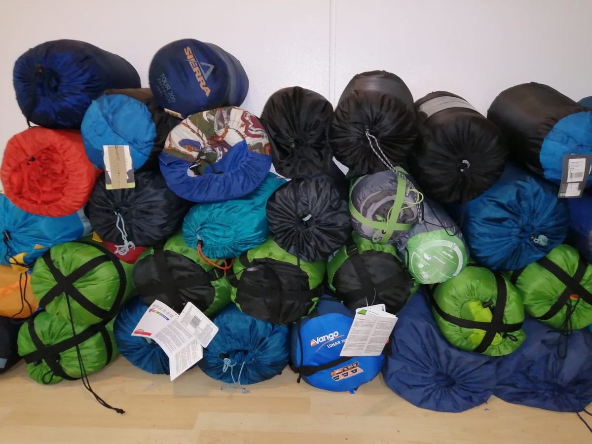 NEVJEROJATNI SPLIT Ljudi stoje u redovima s kutijama punim pomoći koju žele darovati stradalima u potresu